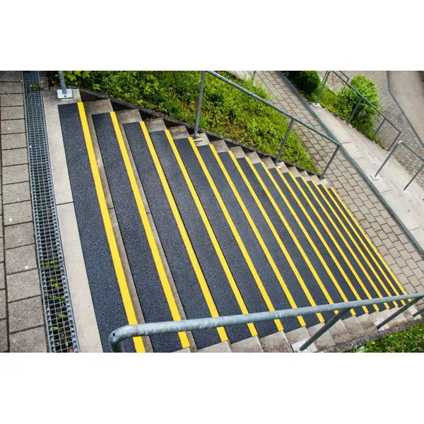 Sklolaminatový protišmykový profil na hranu schodu, GRP Medium – široký, 230×800×30 mm, tl.3,8 mm, čierny