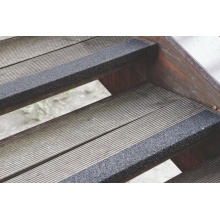 Sklolaminatový protišmykový profil na hranu schodu, GRP Medium – úzký, 70×1000×30 mm, húbka 3,8 mm, čierny