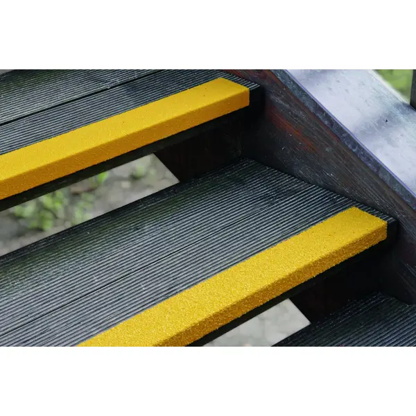 Sklolaminatový protišmykový profil na hranu schodu GRP Medium – úzký, 70×800×30 mm, húbka 3,8 mm, žltý