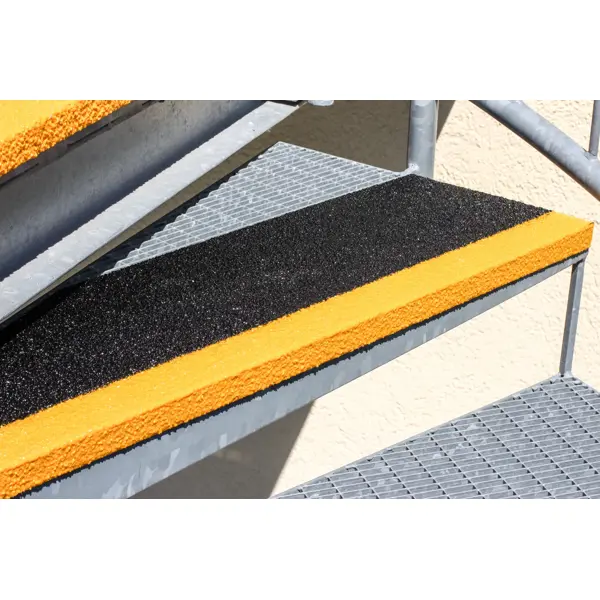 Sklolaminatový protišmykový profil na hranu schodu GRP Premium – široký, 230×1000×30 mm, húbka 3,8 mm, čierny so žltým okrajom