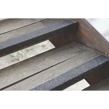 Sklolaminatový protišmykový profil na hranu schodu GRP Premium – úzký, 70×600×30 mm, húbka 4,2 mm, čierny