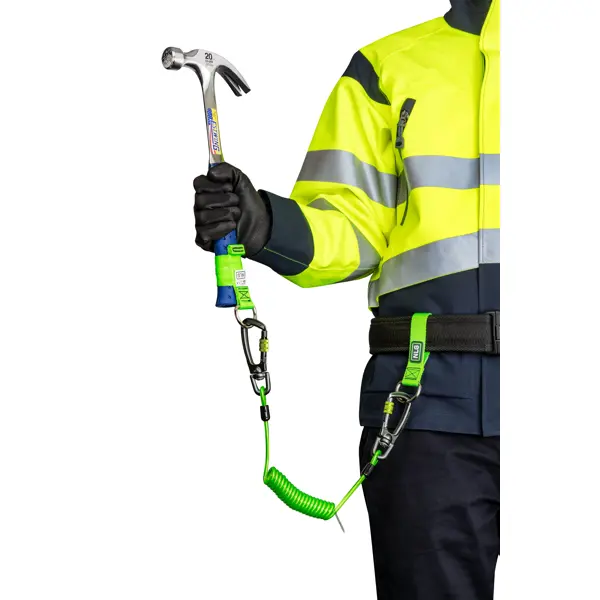 Špirálová upevňovacia šnúra NLG Lanyard s dvoma karabínami – kov, zelená