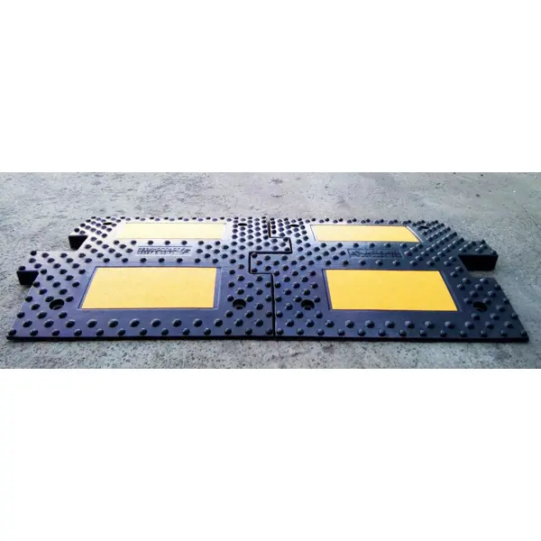 Spomaľovací prah, retardér s reflexnými pruhmi  LP500, priechodný diel – 500×500×50 mm, čierno-žltý