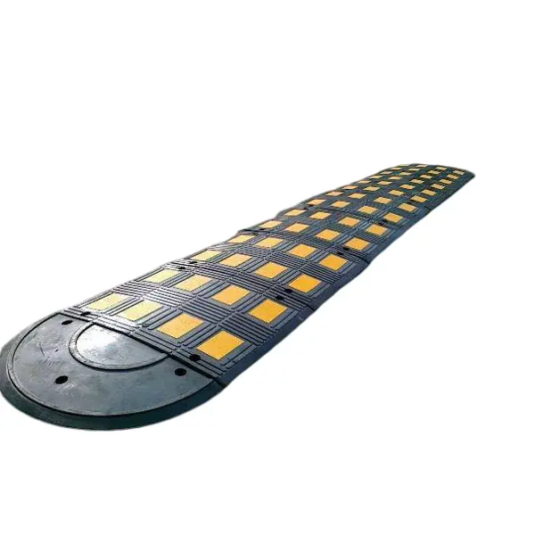 Spomaľovací prah, retardér s reflexnými pruhmi  LP650, koncový diel – 315×650×55 mm, čierno-žltá