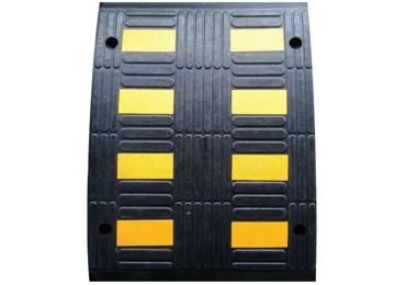 Spomaľovací prah, retardér s reflexnými pruhmi  LP650, priechodný diel – 500×650×55 mm, čierno-žltá