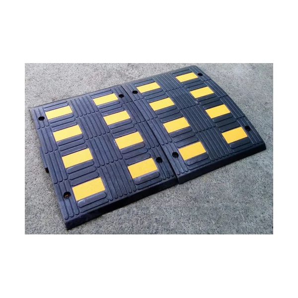 Spomaľovací prah, retardér s reflexnými pruhmi  LP650, priechodný diel – 500×650×55 mm, čierno-žltá