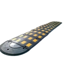 Spomaľovací prah, retardér s reflexnými pruhmi  LP650, priechodný diel – 500×650×55 mm, čierno-žltá