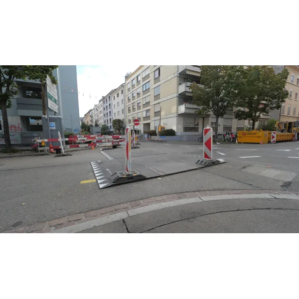 Tichá nábežná hrana s magnetmi pre oceľové prechodové dosky nad priekopami – recyklovaná guma, čierna, 400×750×42 mm