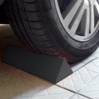 Zarážka pneumatík pre osobné automobily Wheel Stop EASY – červená